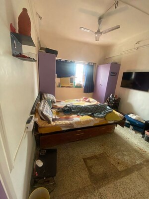 Team Area in 2 BHK Apartment at Khar West – for Sale
