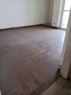 Room in 3.5 BHK Apartment at KLJ Greens, Sector 77 – for Sale