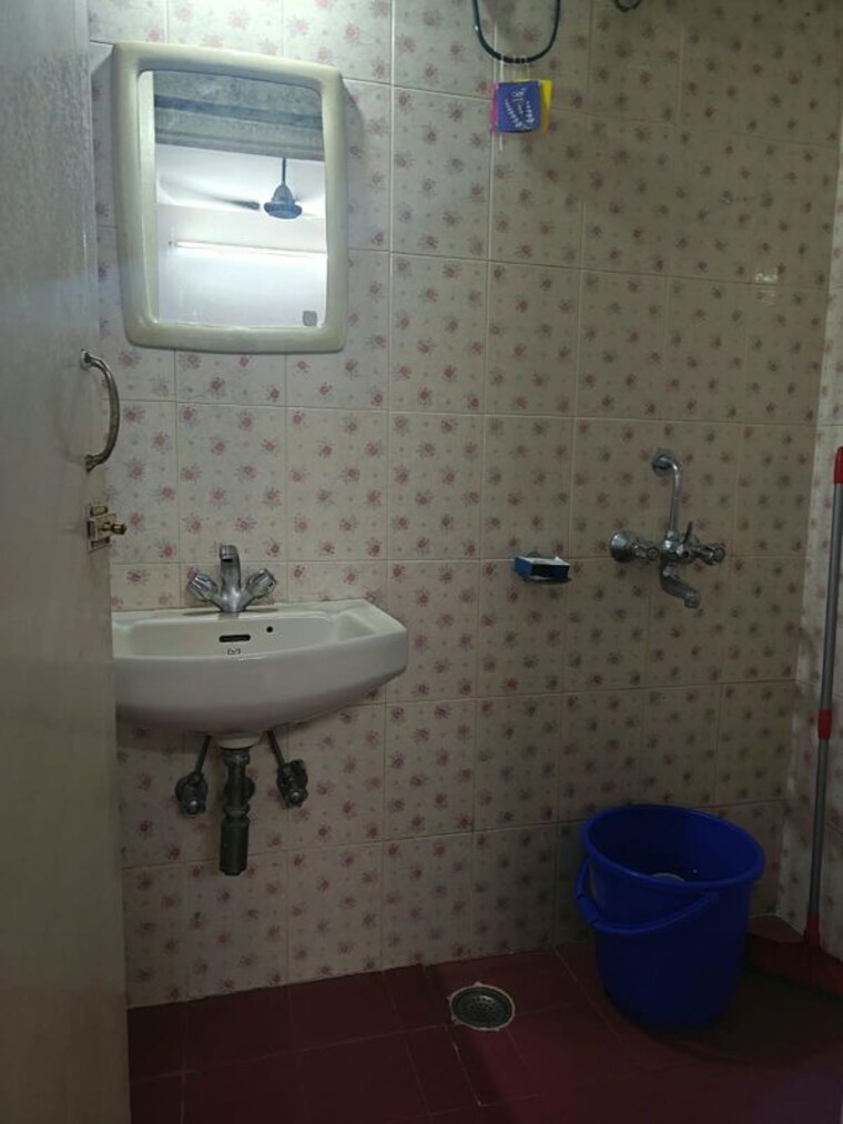 Bathroom, lokhandwala 2 Bedroom 650 Sq.Ft. Apartment In Lokhandwala Mumbai 10642636