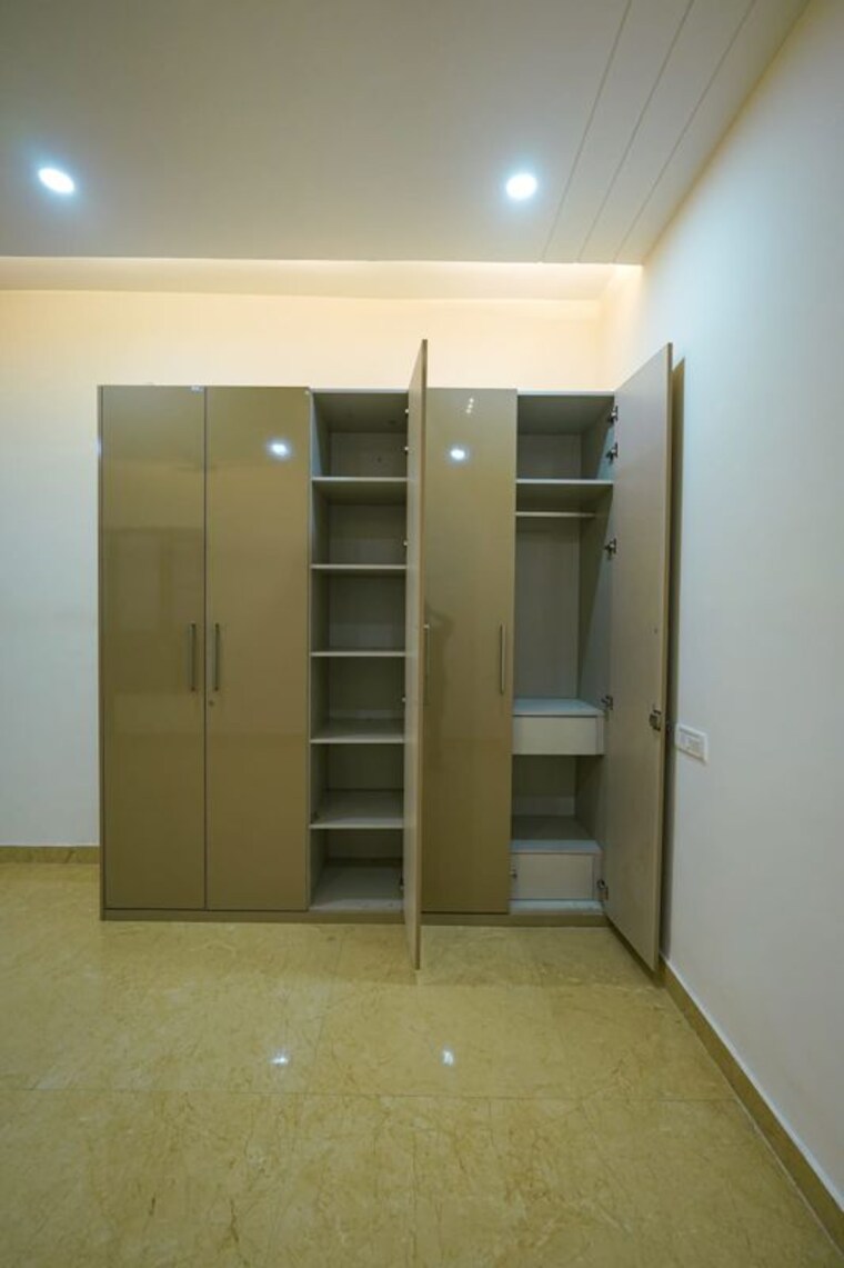 Room, ambala highway 4 Bedroom 168 Sq.Yd. Independent House In Ambala Highway Zirakpur 10642656