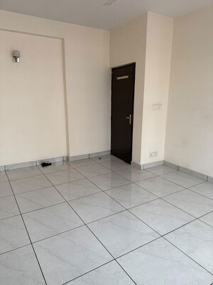 Room in 3 BHK Apartment at DLF Vibhuti Khand, Gomti Nagar – for Rent