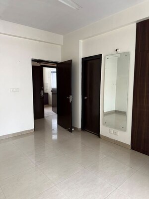 Room in 3 BHK Apartment at DLF Vibhuti Khand, Gomti Nagar – for Rent