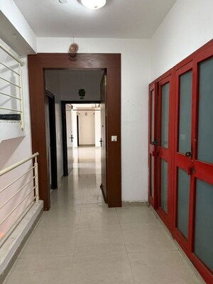 Room in 3 BHK Apartment at DLF Vibhuti Khand, Gomti Nagar – for Rent