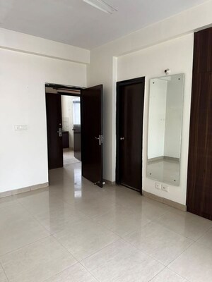 Room in 3 BHK Apartment at DLF Vibhuti Khand, Gomti Nagar – for Rent