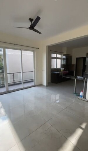 Living Room in 5 BHK Apartment at BPTP Amstoria, Sector 102 – for Rent