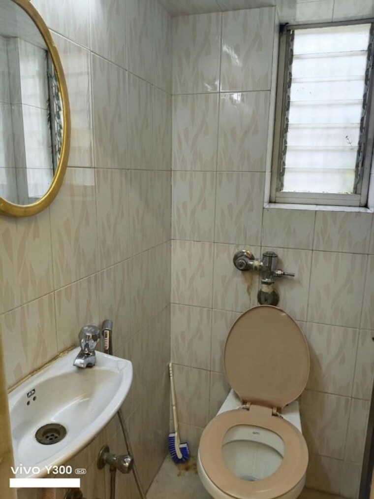 Bathroom, bandra west 1 Bedroom 500 Sq.Ft. Apartment In Bandra West Mumbai 10642678