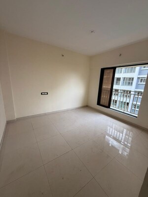 Room in 3 BHK Apartment at Indiabulls Greens, New Panvel – for Rent