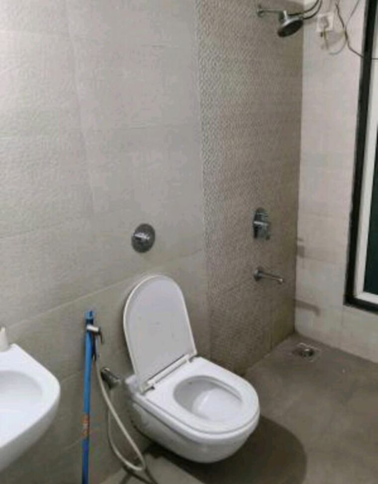 Bathroom, indiabulls-greens 3 Bedroom 925 Sq.Ft. Apartment In New Panvel Navi Mumbai 10642684