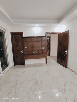 Room in 3 BHK Builder Floor at Green Fields Colony – for Rent
