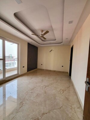 Room in 3 BHK Builder Floor at Green Fields Colony – for Rent