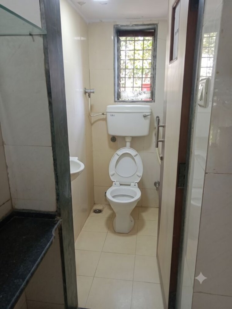 Bathroom, chembur Commercial Shop 260 Sq.Ft. In Chembur Mumbai 10642677
