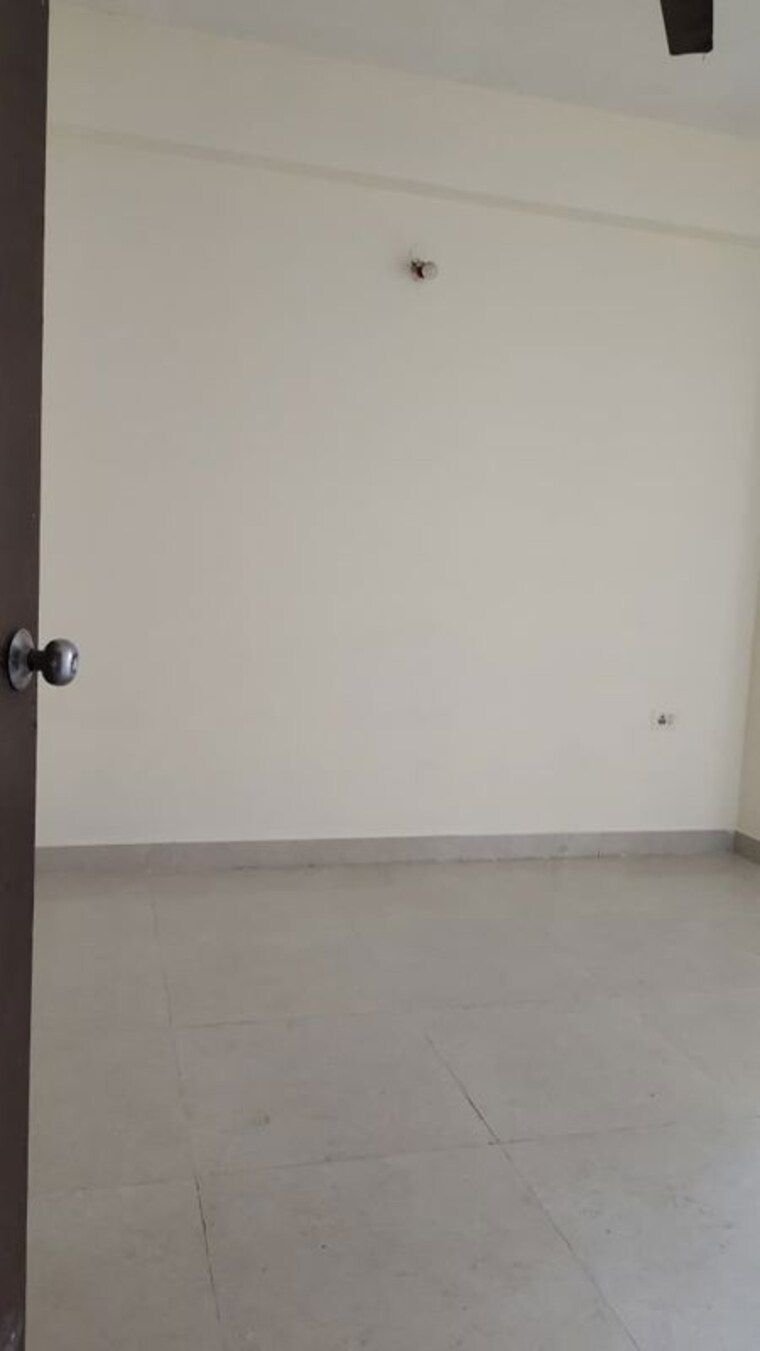 Room, signature-global-the-roselia 2 Bedroom 600 Sq.Ft. Apartment In Sector 95a Gurgaon 10642703