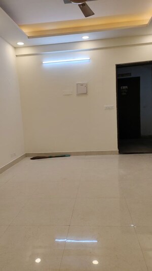 Room in 2 BHK Apartment at Signature Global The Roselia, Sector 95a – for Sale