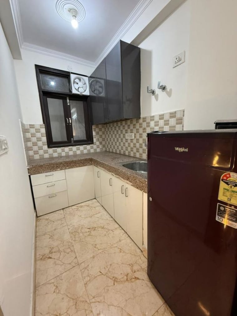 Kitchen, paryavaran complex 1 Bedroom 500 Sq.Ft. Builder Floor In Paryavaran Complex Delhi 10642730