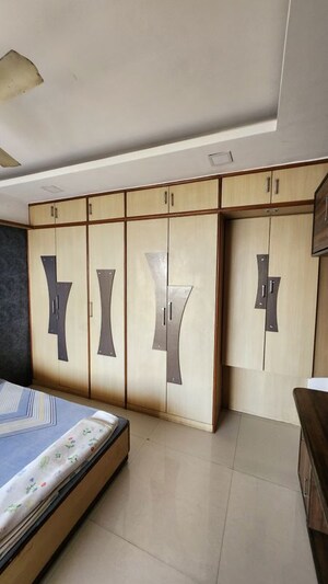 Room in 2 BHK Apartment at Cloud 36 Mumbai, Ghansoli – for Rent