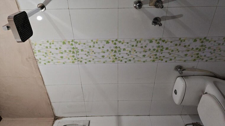 Bathroom, shastri nagar 3 Bedroom 185 Sq.Yd. Independent House In Shastri Nagar Ghaziabad 10642754