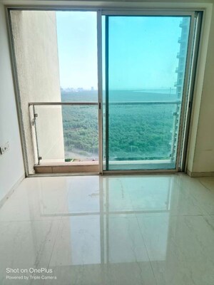 Room in 2 BHK Apartment at Cloud 36 Mumbai, Ghansoli – for Rent