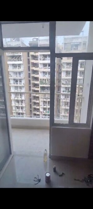 Room in 3 BHK Apartment at Proview Officer City 2, Raj Nagar Extension – for Rent