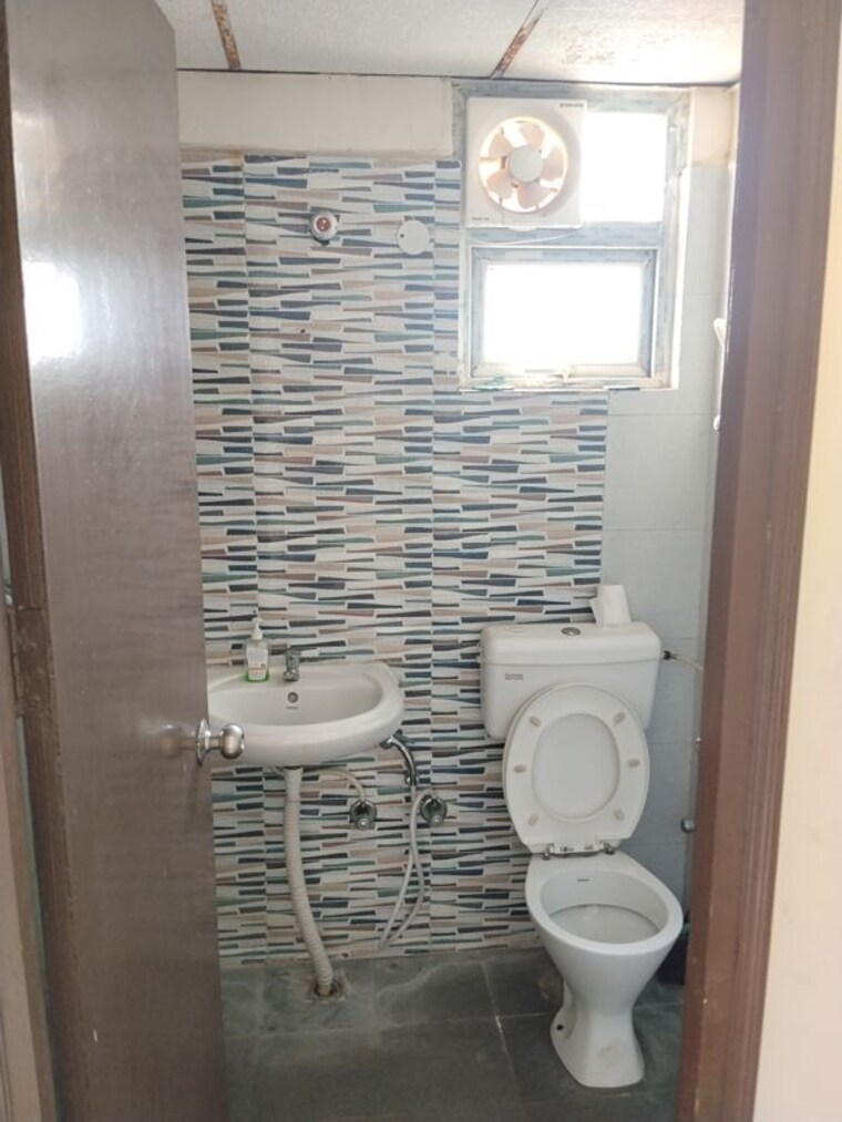 Bathroom, signature-global-the-roselia 2 Bedroom 569 Sq.Ft. Apartment In Sector 95a Gurgaon 10642787