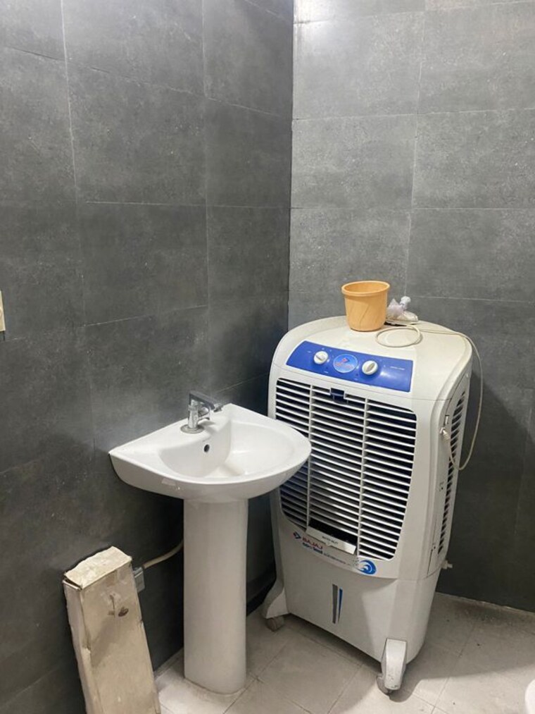 Bathroom, vasundhara-pride 3 Bedroom 1200 Sq.Ft. Builder Floor In Vasundhara Sector 16 Ghaziabad 10642793