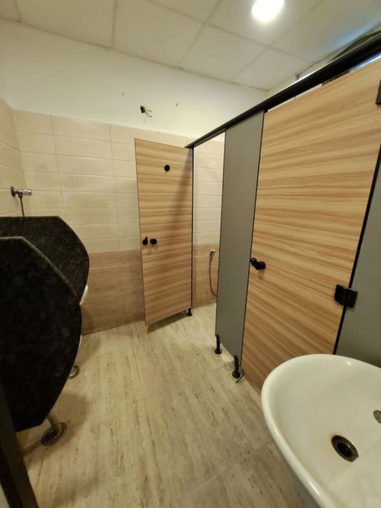 Bathroom, sector 63 Commercial Office Space in IT/SEZ 7000 Sq.Ft. In Sector 63 Noida 10642642