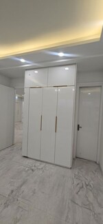4 BHK + Servant Room 300 Sq.Yd. Builder Floor in Sector 43