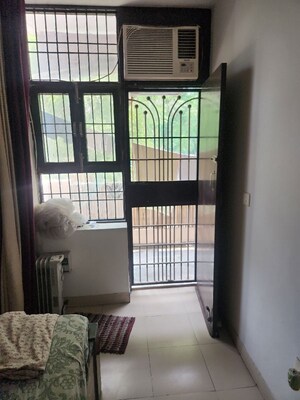 Room in 3 BHK Apartment at SRS Pearl Floors, Sector 88 – for Rent