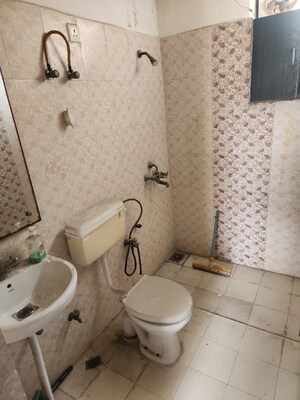 Bathroom in 3 BHK Apartment at SRS Pearl Floors, Sector 88 – for Rent
