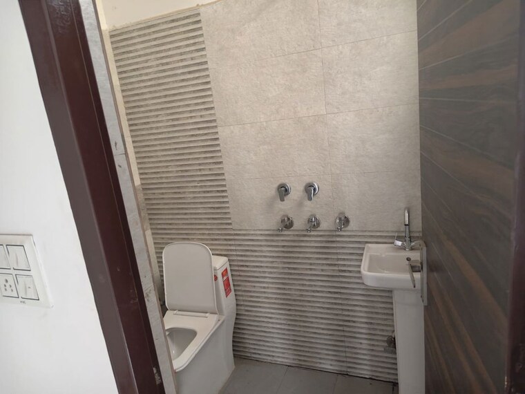 Bathroom, dhakoli 3 Bedroom 1125 Sq.Ft. Builder Floor In Dhakoli Zirakpur 10642833