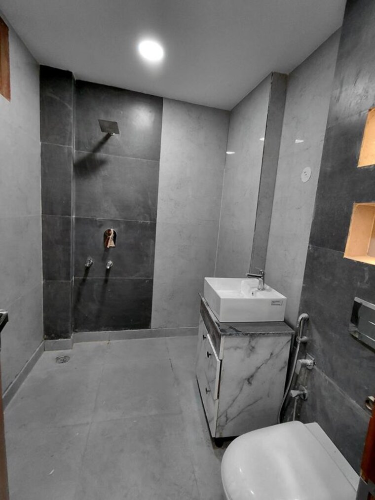 Bathroom, fidato-honour-homes 3 Bedroom 180 Sq.Yd. Builder Floor In Sector 89 Faridabad 10642850