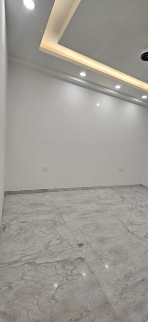 Room in 3 BHK Builder Floor at Sector 56 – for Rent
