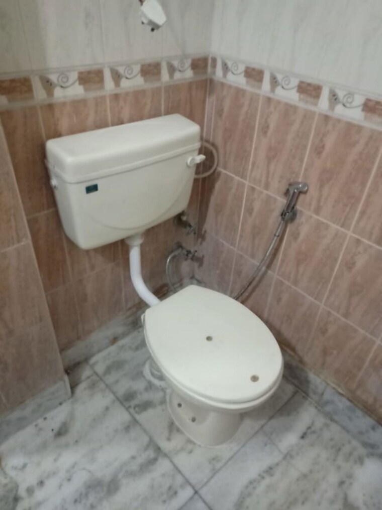 Bathroom, malviya nagar 3 Bedroom 1100 Sq.Ft. Builder Floor In Malviya Nagar Delhi 10642846