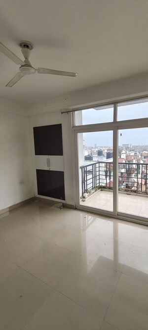 Room in 3 BHK Apartment at Aman Vihar – for Rent