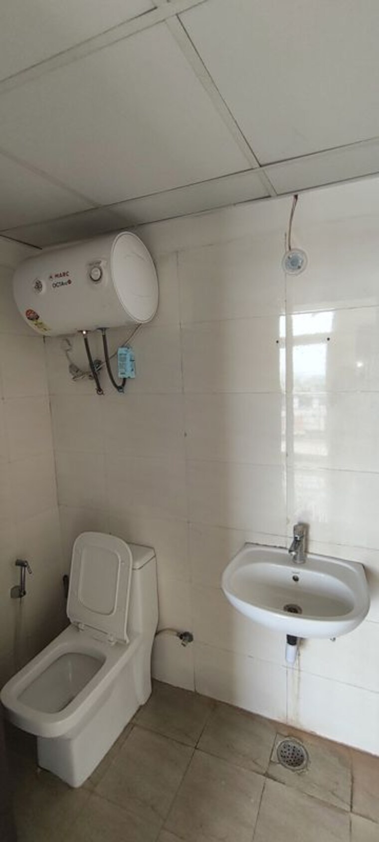 Bathroom, aman vihar 3 Bedroom 1335 Sq.Ft. Apartment In Aman Vihar Dehradun 10642899