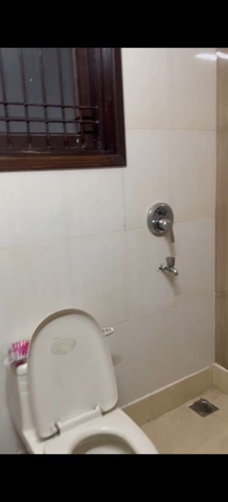 Bathroom, lajpat nagar i 2 Bedroom 900 Sq.Ft. Builder Floor In Lajpat Nagar I Delhi 10642904