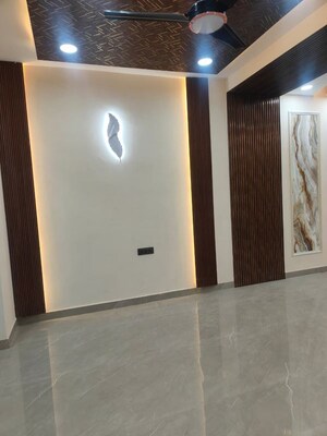 Room in 4 BHK Builder Floor at BPTP Park Central, Sector 85 – for Sale