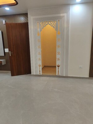 Room in 4 BHK Builder Floor at BPTP Park Central, Sector 85 – for Sale