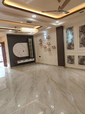 Room in 4 BHK Builder Floor at BPTP Park Central, Sector 85 – for Sale