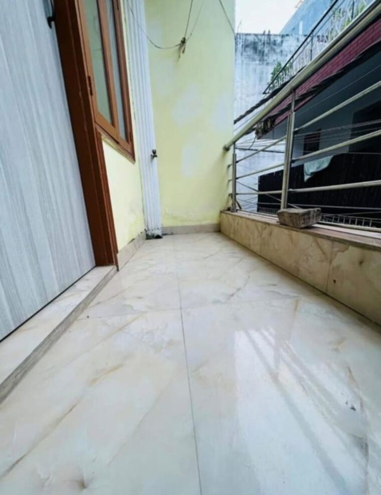 Balcony, freedom fighters enclave 2 Bedroom 950 Sq.Ft. Builder Floor In Freedom Fighters Enclave Delhi 10642917