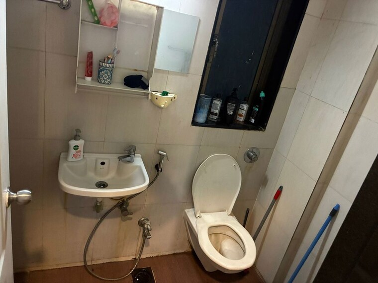 Bathroom, chembur 2 Bedroom 910 Sq.Ft. Apartment In Chembur Mumbai 10642914