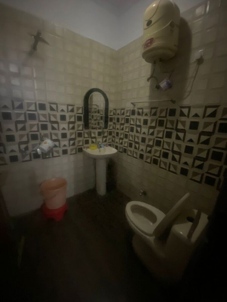 Bathroom, vasundhara-pride 4 Bedroom 1985 Sq.Ft. Builder Floor In Vasundhara Sector 16 Ghaziabad 10642932