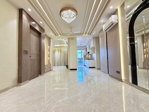 Building Lobby in 4 BHK Builder Floor at SS Mayfield Gardens, Sector 51 – for Sale
