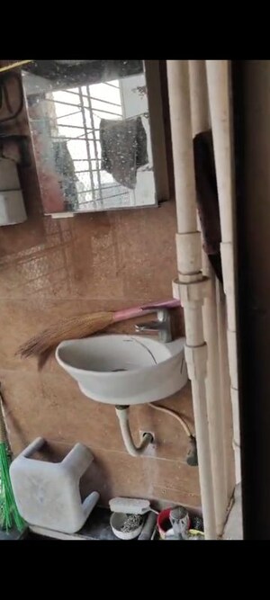 Bathroom in 1 BHK Apartment at Shreeji Villa, Matunga West – for Rent