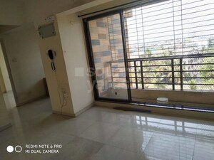 Room in 2 BHK Apartment at Progressive Group Signature, Ghansoli – for Rent