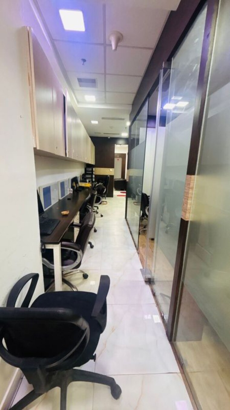 Team Area, dlf-one-midtown Commercial Office Space 900 Sq.Ft. In Moti Nagar Delhi 10643003