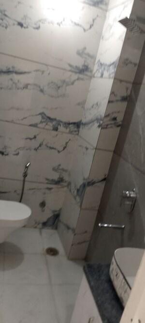 Bathroom in 1.5 BHK Builder Floor at Spring Field, Sector 31 – for Rent