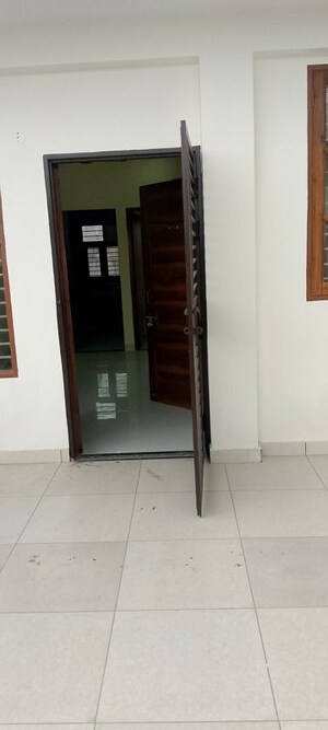 Furnished Amenities in 1.5 BHK Builder Floor at Spring Field, Sector 31 – for Rent