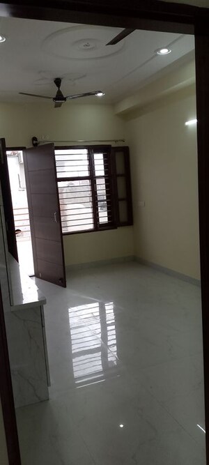 Room in 1.5 BHK Builder Floor at Spring Field, Sector 31 – for Rent