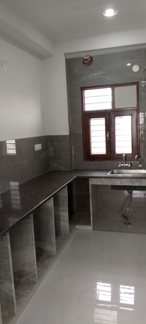 Kitchen in 1.5 BHK Builder Floor at Spring Field, Sector 31 – for Rent