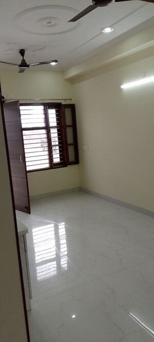 Room in 1.5 BHK Builder Floor at Spring Field, Sector 31 – for Rent